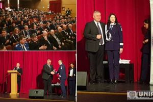 FOTO / VIDEO UPDATE: Avansări în grad pentru merite excepţionale la Alba Iulia, de Ziua Poliţiei Române. LISTA celor avansaţi în grad