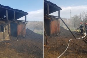 UPDATE / Pompierii intervin la un INCENDIU în Doştat, izbucnit la o anexă gospodărească