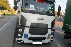 Șoferii cu maşini mari care blochează străzile în cartiere, amendaţi de Poliţia Locală