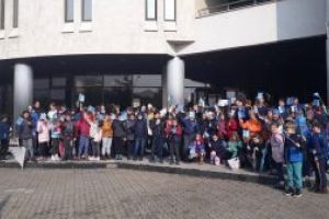 Baia Mare: Peste 300 de copii au urat la La multi ani, prin desen, Politiei Romane