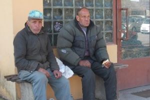 Jandarmeriţa milostivă a hrănit doi amărâţi