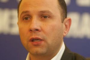 Atac la liderul ţărăniştilor: ”Nu a câştigat niciodată nimic de când conduce PNȚCD”