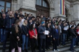 Curtea de Apel Bucureşti se dezice de protestul magistraţilor, de pe scările instituţiei: Manifestaţia nu are autorizatie