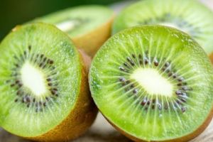 Scandal între Franţa şi Italia. Italienii  au ”franţuzit” mii de tone de kiwi de origine italiană