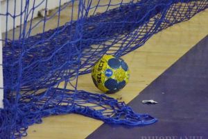 Handbaliştii de la CSM Oradea au pierdut jocul de acasă cu Minaur II Baia Mare şi au ratat revenirea pe locul II