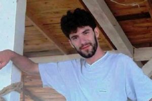 Valceanul Adrian Luta încearcă să intre în Cartea Recordurilor cu cea mai mare icoană pe sticlă din lume