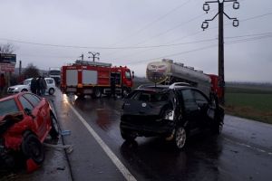 Accident cu o victimă pe DN 13, la ieşirea din Feldioara (Foto)