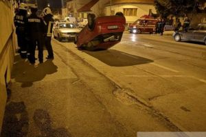 Maşină răsturnată pe strada Nicolae Titulescu (Foto)