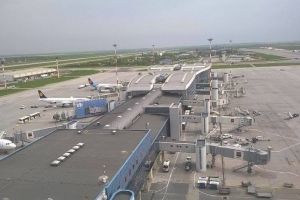 Panică pe aeroportul Otopeni – Un bărbat a căzut din picioare şi a murit