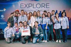 FOTO: Echipa RO-001 XEO a Colegiului HCC din Alba Iulia. Cine sunt elevii premiaţi Campionatului Mondial de robotică “First Championship USA Detroit”