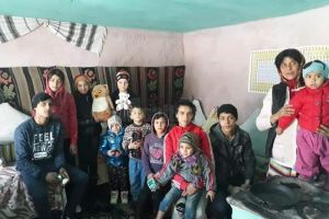 Familii cu mulţi copii din Baia şi Vadu Moldovei, care trăiesc într-o sărăcie lucie, ...