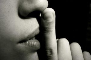 Şase modalităţi prin care poţi cultiva tăcerea