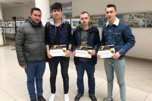 Studenţi premiaţi în cadrul unei competiţii de editare foto al Clubului de marketing (USV)