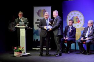 Deputatul PNL Florin Roman, premiat de Asociaţia Oraşelor din România, pentru îmbunătăţirea legislaţiei în beneficiul comunităţilor locale