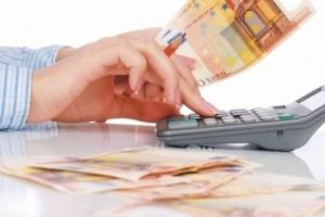 Prognoză îngrijorătoare: Un euro va creşte la 4,84 lei