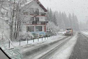 VIDEO – Zăpadă la sfârşitul lunii martie, la Braşov
