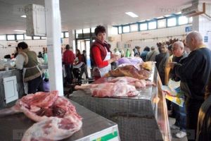 Controale în pieţe şi supermarketuri înainte de Paşti: Vom lua măsuri pentru eliminarea pericolelor