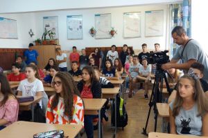 Peste 7000 de BURSE, pentru ELEVII arădeni! Unde ajung cele mai multe BURSE DE MERIT