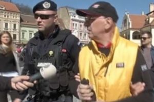 Cine este bărbatul pus pe scandal de la mitingului PSD din Braşov