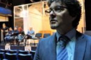 Scene bizare – o gură de aer absurd pentru teatrul reşiţean [FOTO]