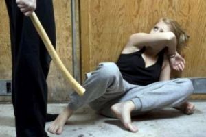 Violenţa domestică: Victimele din Oradea vor primi consiliere psihologică, iar agresorii vor fi cazaţi la azilul de noapte