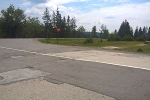 Se caută firmă pentru reabilitarea drumului care duce spre Harghita Băi