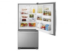 De ce frigiderul are lumină interioară, dar congelatorul nu?