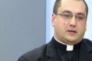 Episcopia Greco-Catolică de Oradea a anunţat că, intrat în politică, Chris Terhes nu mai are voie să-şi exercite funcţiile sacerdotale