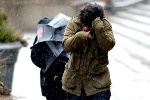 ANM: Cod galben de vânt puternic în 15 judeţe, de miercuri dimineaţa