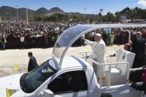 Francisc I va folosi un papamobil românesc