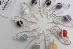 Firele argintate transpuse în bijuterii, la Muzeul „Anton Badea”