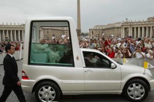 Papa Mobil românesc pentru vizita Papei Francisc în România