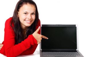 Mai sunt câteva săptămâni în care tinerii pot cere ajutor pentru achiziţionarea unui calculator