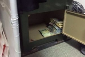 Argeşeanul şi olteanul AU FURAT un SEIF cu sute de mii de lei!