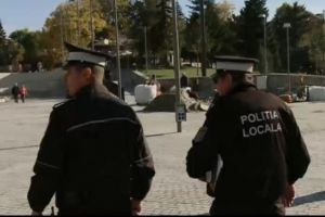 Amenzi de 1.000 lei pentru cei care aruncă ambalaje, hârtii sau mucuri de ţigări pe stradă