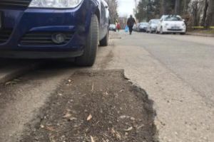 Aviz soferilor! Strada Ciprian Porumbescu e numai buna de rupt masina (GALERIE FOTO)
