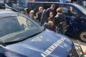 Cu sprijinul consilierului Mihai Georgescu, zeci de copii din Călineşti au fost la Jandarmerie