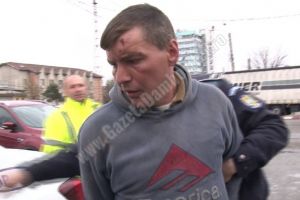 Tânăr arestat pentru bătăile pe care le dădea propriilor părinţi