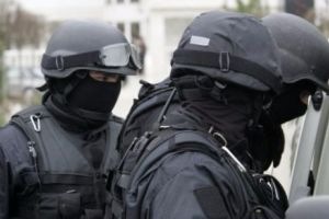 Grup infracţional DESTRUCTURAT cu MASCAȚII. Acţiuni AMPLE în mai multe JUDEȚE