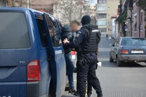 Hoţi în Arestul Poliţiei: Trei spărgători au furat scule şi aparatură electrică din hala unei firme orădene
