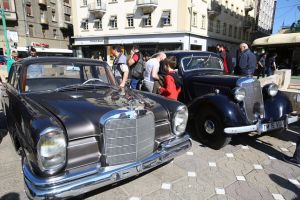 Retroparada Primăverii, la Timişoara: zeci de maşini de epocă vor fi expuse în Piaţa Unirii