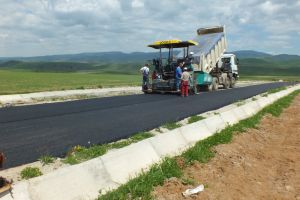 Reabilitare de drum la Remetea şi Ciceu, construire de trotuare la Joseni