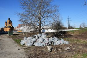 FOTO. Primăria continuă acţiunile de curăţenie. Deşeuri strânse de pe malul Someşului şi din cartiere