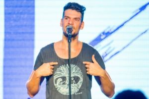 #Rezist promoveaza bataia! Tudor Chirila a lovit un barbat, pe strada