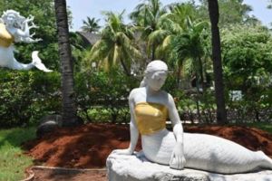 Două statui dintr-un parc tematic, cenzurate pentru că ar fi fost prea dezbrăcate