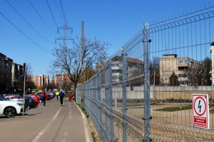 Nu curentează! Gardul Lidl a fost marcat cu 