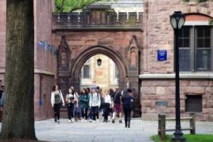 Universitatea Yale a exmatriculat o studenta admisa printr-un act de dare si luare de mita