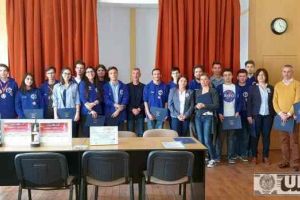 FOTO, VIDEO: Echipa RO-001 XEO a Colegiului HCC din Alba Iulia premiată cu diplome pentru rezultatele obţinute la Campionatul Naţional de Robotică pentru licee – BRD First Tech Challenge România