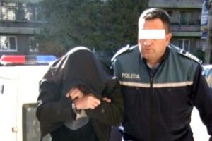 Spărgătorul de la pizzeria Maestro era DEPENDENT de PĂCĂNELE!