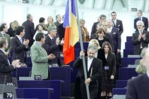 Eurodeputaţii cer o gardă financiară europeană